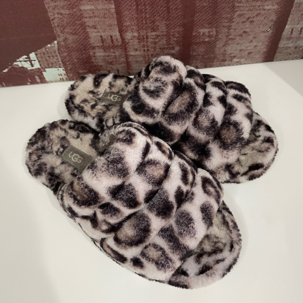 UGG fluffy platform slippers